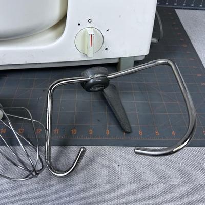 Bosch Mixer with Dough Hook & Beaters Included. 