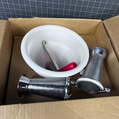 Victorio STRAINER (Great for Canning) 