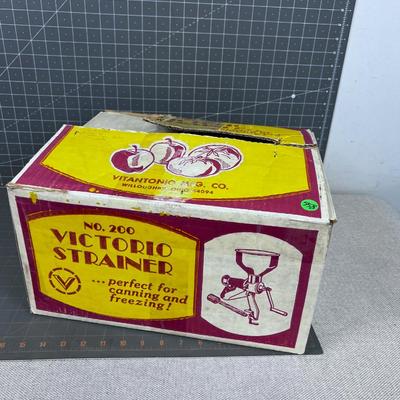 Victorio STRAINER (Great for Canning) 
