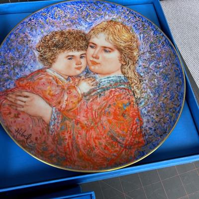 3 Mothers Day Hummel Plates in the original Box