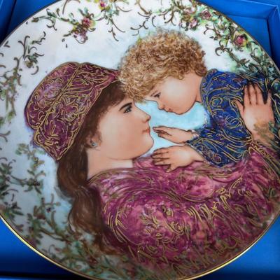 3 Mothers Day Hummel Plates in the original Box