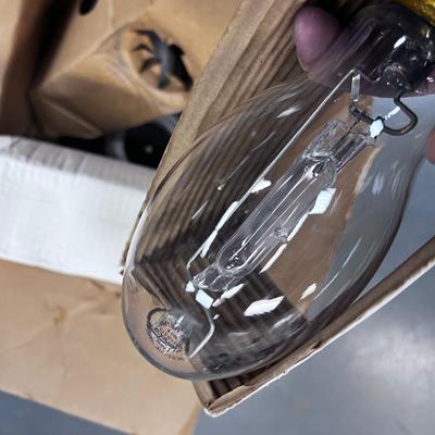 Dusk to Dawn Outdoor Garage Light, New