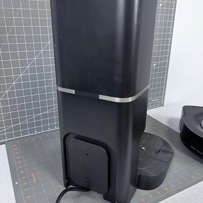 Roomba Self Vacuuming Device