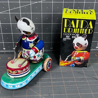 PANDA Tin Litho Wind Up Toy 