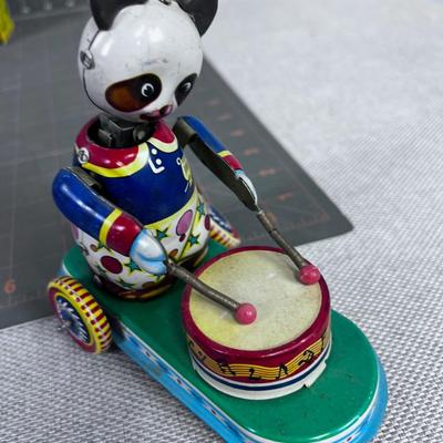 PANDA Tin Litho Wind Up Toy 