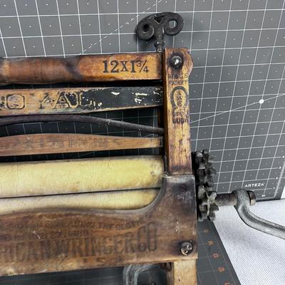 Royal No. 592 Ringer for the Hand Clothing Washer