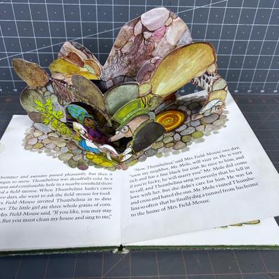 POP up BOOK of THUMBELINA 