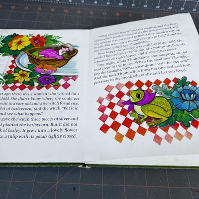 POP up BOOK of THUMBELINA 