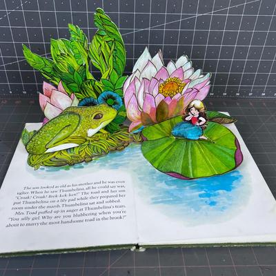 POP up BOOK of THUMBELINA 