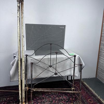 OLD IRON BED 