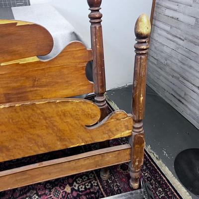 4 Poster Maple Full Size Bed 