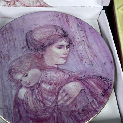 Collector Plates Hibel(3) Women & Child Plus other 