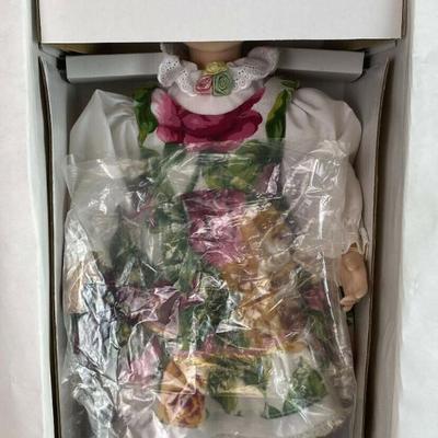 (#75)  ROYAL DOULTON OLD COUNTRY ROSES PORCELAIN DOLL 1996 NIB 