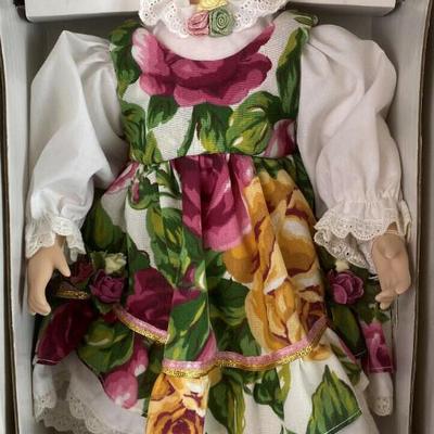 (#75)  ROYAL DOULTON OLD COUNTRY ROSES PORCELAIN DOLL 1996 NIB 