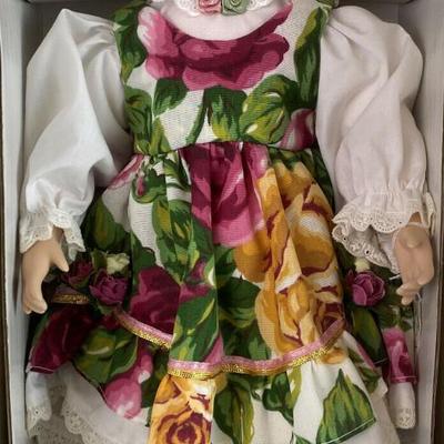 (#75)  ROYAL DOULTON OLD COUNTRY ROSES PORCELAIN DOLL 1996 NIB 