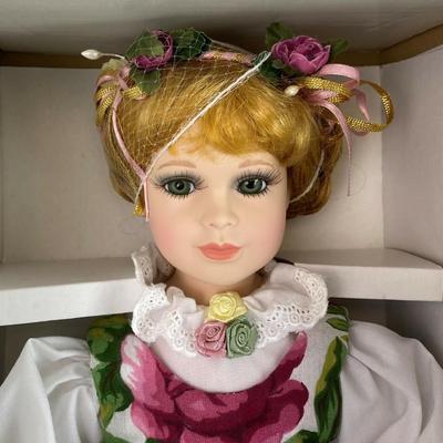 (#75)  ROYAL DOULTON OLD COUNTRY ROSES PORCELAIN DOLL 1996 NIB 