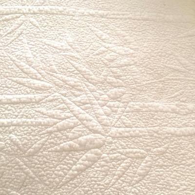 443 White Queen Matelasse Coverlet with Two Pillow Shams Bamboo Pattern