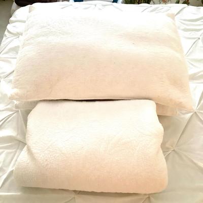 443 White Queen Matelasse Coverlet with Two Pillow Shams Bamboo Pattern