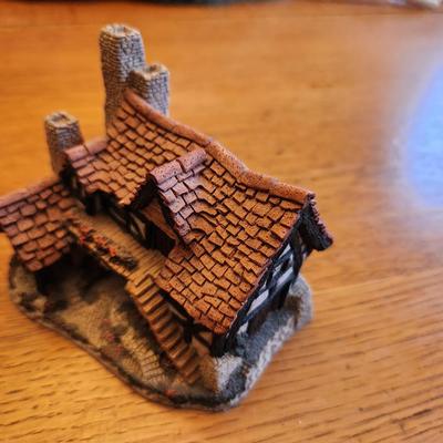 David Winter Miniature House