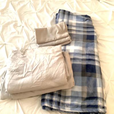 447 "Simply Vera" Vera Wang Grey Sheet Set