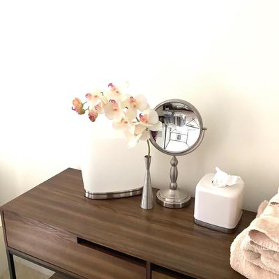 451 Set of Linum Towels with Wastecan, Tissue Holder, Vase, Vanity Mirror