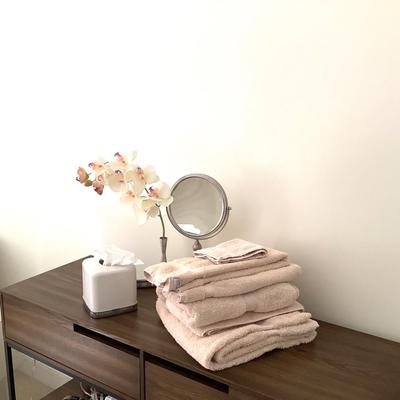 451 Set of Linum Towels with Wastecan, Tissue Holder, Vase, Vanity Mirror