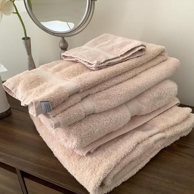 451 Set of Linum Towels with Wastecan, Tissue Holder, Vase, Vanity Mirror