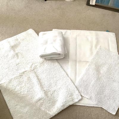 452 Two White Towels and Bath Mats