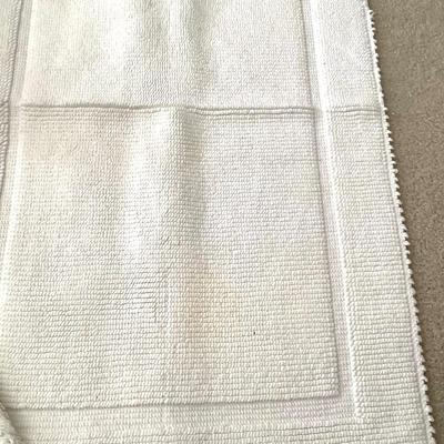 452 Two White Towels and Bath Mats