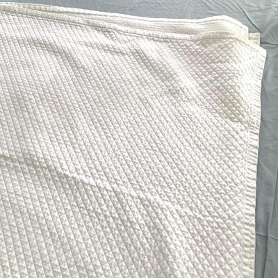 454 Beautiful White Cotton RESTORATION HARDWARE Queen Coverlet