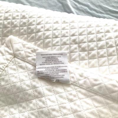 454 Beautiful White Cotton RESTORATION HARDWARE Queen Coverlet