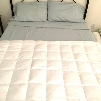 455 Queen Cotton Blue Pottery Barn Monogrammed "P" Sheet Set with Comforter