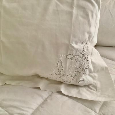 457 Queen Down Comforter with Bedding and Shams