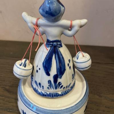 Delft girl with pails music box