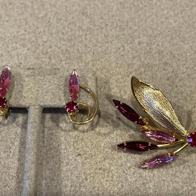 Beautiful gold tone red with pink stone brooch and clip on set