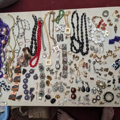 Vintage Jewelry Collection 17