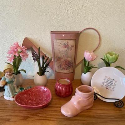 LOT 130 LOT OF SPRING TIME COLLECTABLES