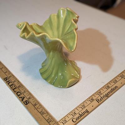 Dalicean Pottery Green Fan Vase