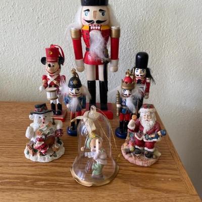 LOT 131 LOT OF VINTAGE CHRISTMAS COLLECTABLES