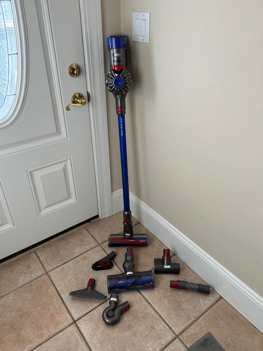 LOT 229C Dyson Stick Vacuum