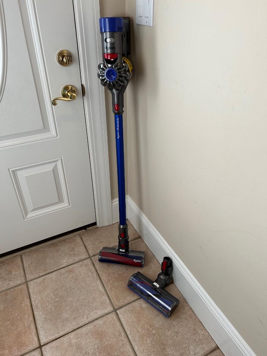 LOT 229C Dyson Stick Vacuum