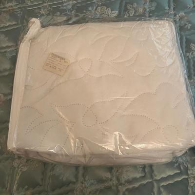 Queen & Double Sheet Sets, Bedspreads & More (BR2-MG)