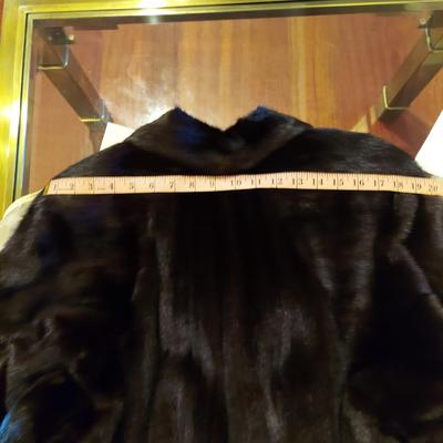 Louis FÃ¨raud Fur Coat Size 6 (E-MG)