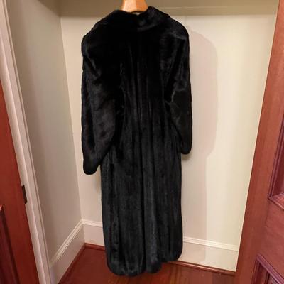 Louis FÃ¨raud Fur Coat Size 6 (E-MG)
