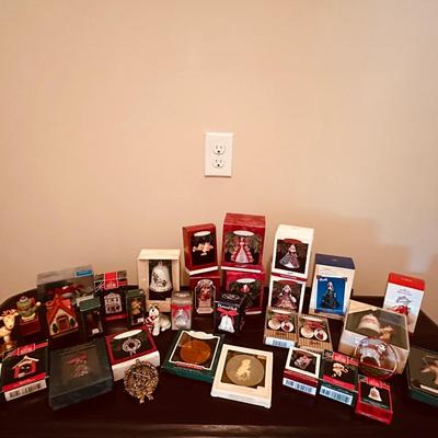 collectable Christmas ornament lot