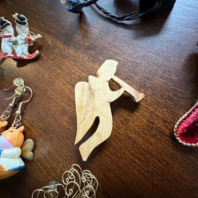 christmas costume jewely lot