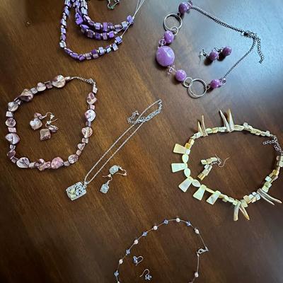 necklace/earrings costume jewelry lot