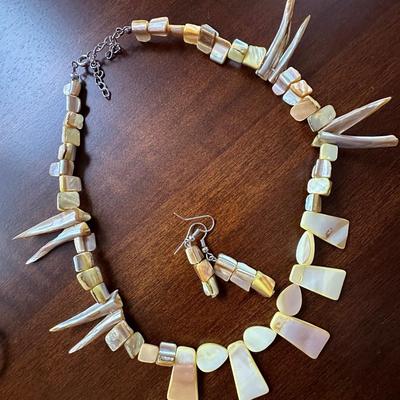 necklace/earrings costume jewelry lot
