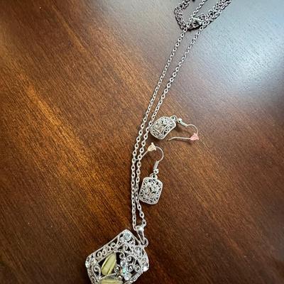 necklace/earrings costume jewelry lot