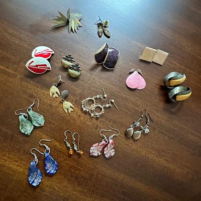 costume jewelry earring lot